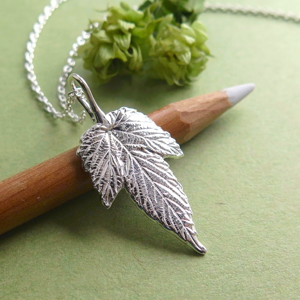[純銀製] ホップ ( 西洋唐花草 ) リーフペンダント, シルバーチェーン 50cm＋チェーンアジャスター, 1点物
