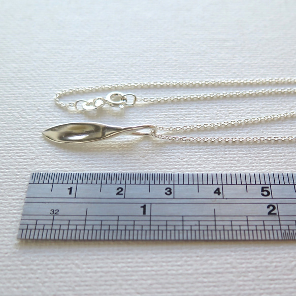 [純銀] 小さなオリーブリーフペンダント, 純銀コーティングシルバーチェーン, 一点物 5枚目の画像