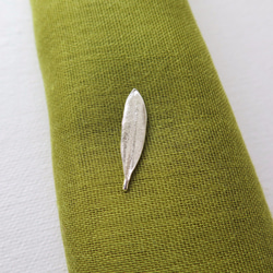 小さなオリーブ葉の純銀ピンブローチ（2.5cm） 2枚目の画像
