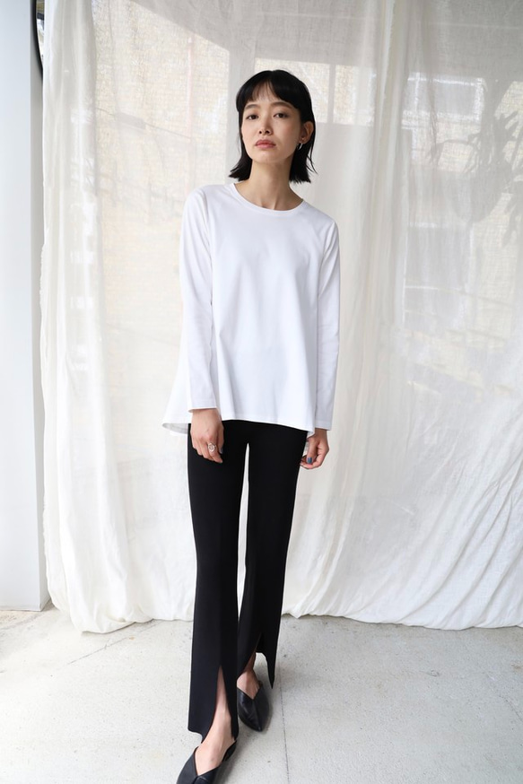 【完売】フレア長袖Tシャツ　カットソー　ホワイト　日本製　フリーサイズ　即納　体型カバー　フレアライン　ノーアイロン 2枚目の画像