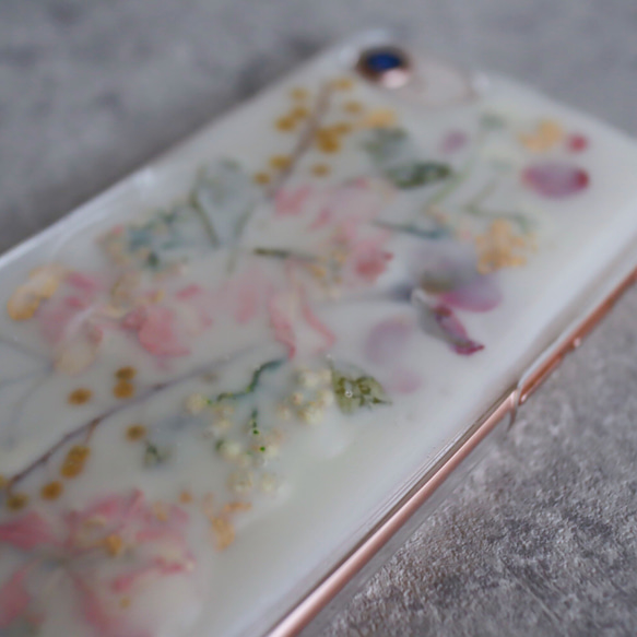 ボタニカルキャンドル風　押し花iPhoneケース 9枚目の画像