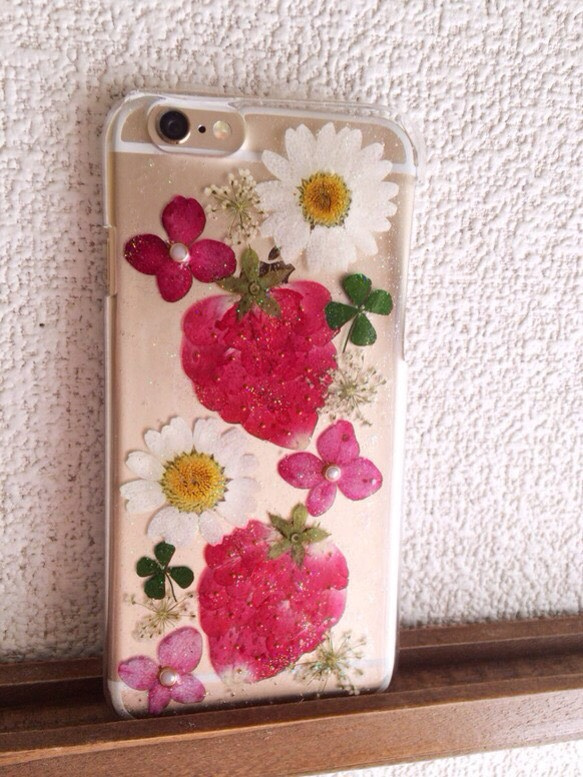 2⑥大きな苺の押し花iPhone6ケース 5枚目の画像