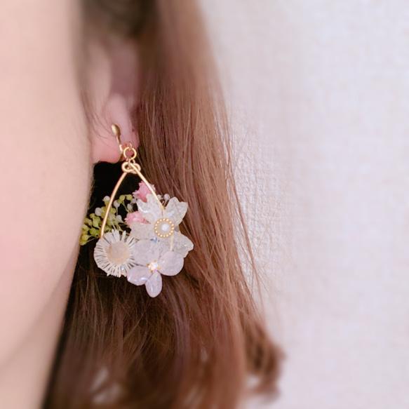 flower♡flower  しずく型押し花とかすみ草イヤリング ピアス 5枚目の画像