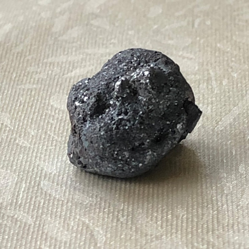 日本刀から生まれた希少価値「鋼（はがね）のしずく」 天然石 刀工