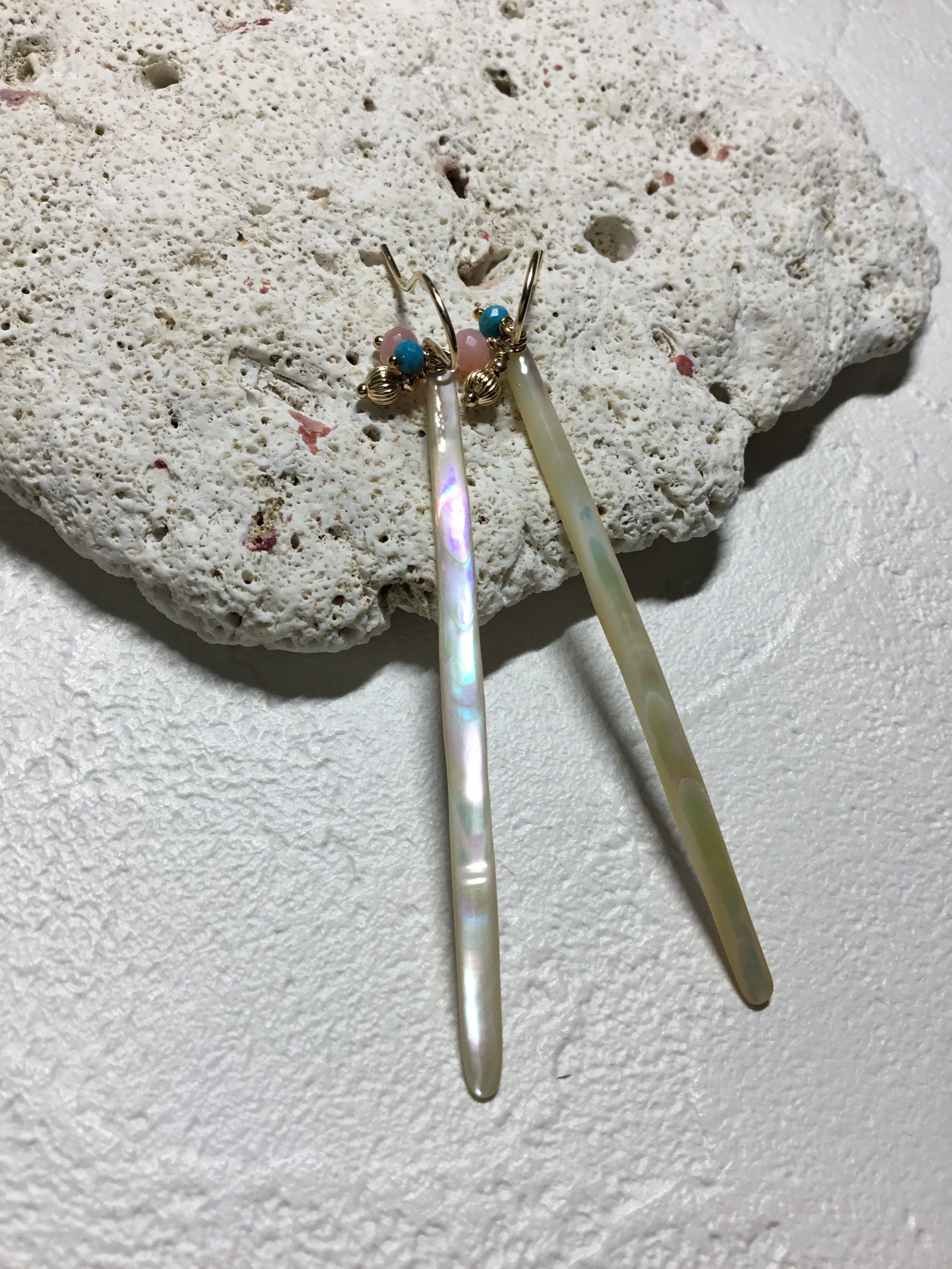 美しい照り！　夜光貝のロングピアス