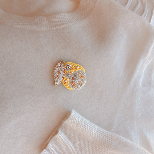 ビーズ刺繍】檸檬のブローチ ブローチ CADRE | 額装するアクセサリー