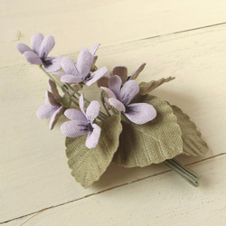 リネンの花　うす紫すみれのコサージュ 3枚目の画像