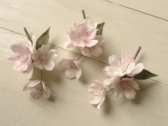 リネンの花　桜のひと枝ブローチ　2016 2枚目の画像