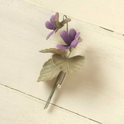 リネンの花　紫すみれのブローチ 3枚目の画像