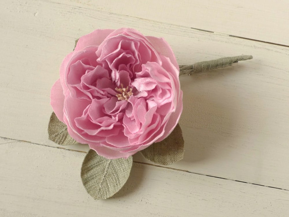 春の午後のばら　ピンク　リネンの花コサージュ 4枚目の画像