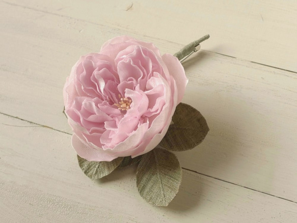 春の午後のばら　うすいピンク　リネンの花コサージュ 1枚目の画像