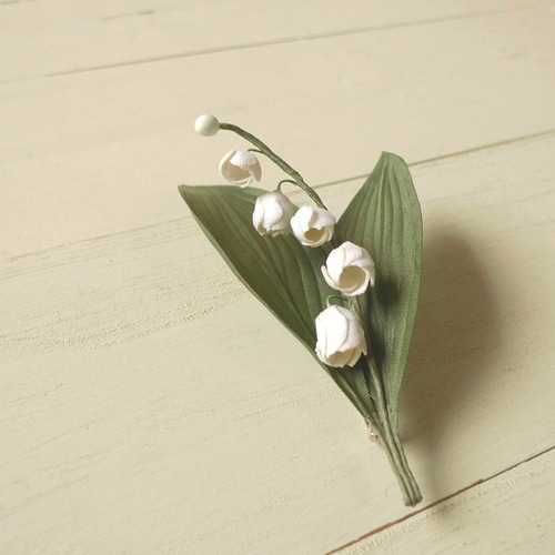 手染め布の花 すずらん1輪のブローチ ブローチ はなり 通販 2495115