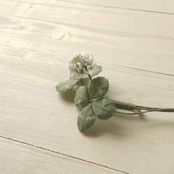 布の花　花摘み白詰草１輪のブローチ 3枚目の画像