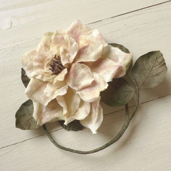 リネンの花　アンティークな白い薔薇のコサージュ 4枚目の画像