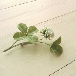 布の花　つみ草白詰草１輪のコサージュ 1枚目の画像