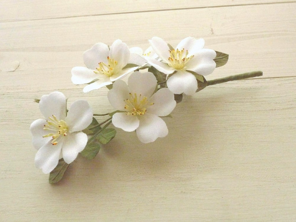 布の花　野ばらのコサージュ　タテ型 3枚目の画像