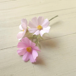 布の花　淡いピンクのコスモス３輪のコサージュ 3枚目の画像