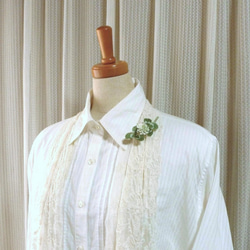 【受注作製】布の花　白詰草１輪のコサージュ・中心は薄緑 6枚目の画像