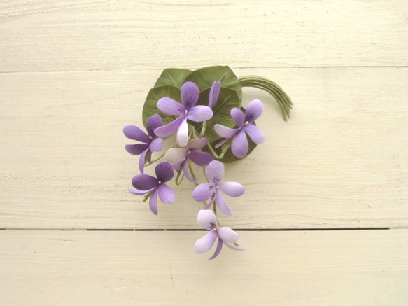 布の花　むら紫すみれのコサージュ 6枚目の画像