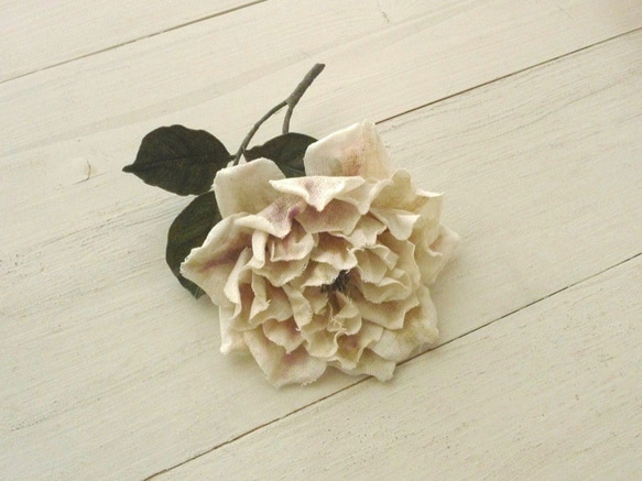 リネンの花　古びた薔薇のコサージュ 2枚目の画像
