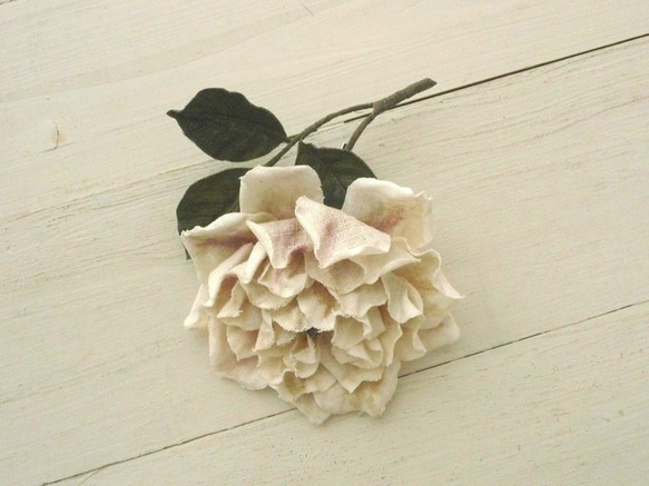 リネンの花　古びた薔薇のコサージュ 5枚目の画像