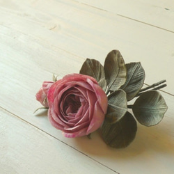 リネンの花　ピンクの丸ばらのコサージュ 2枚目の画像