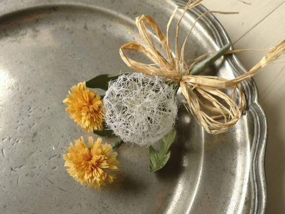 布の花　タンポポ　花と綿毛のコサージュ 1枚目の画像