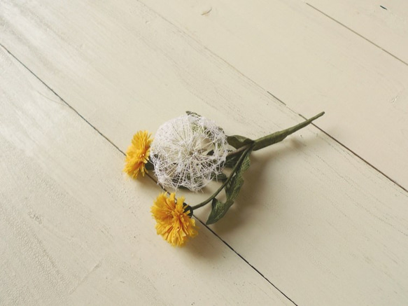 布の花　タンポポ　花と綿毛のコサージュ 1枚目の画像