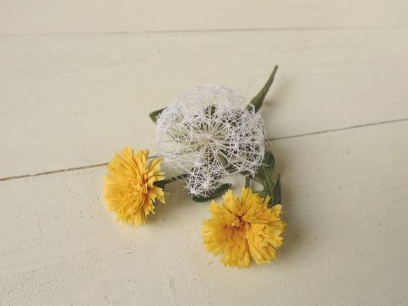 布の花　タンポポ　花と綿毛のコサージュ 3枚目の画像