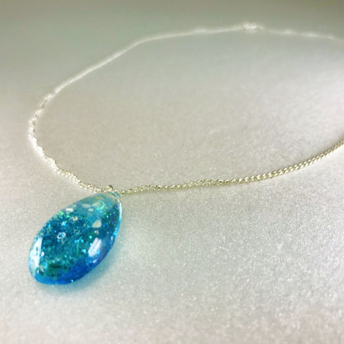 海のしずく 青系グラデーション&キラキラ レジン ハンドメイド