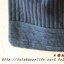 松阪木綿本藍染 縞無地切り返し巾着袋（大）ろうびき紐使用　パッチワーク仕立て　長財布がストンと入ります。 3枚目の画像