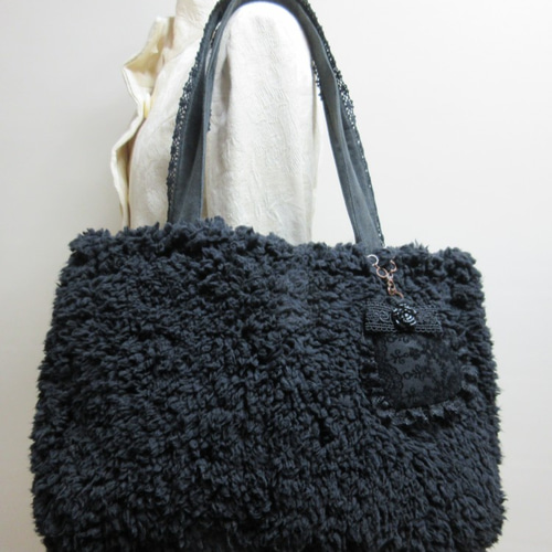 もこもこボアのハートチャームBag ミルクピンク トートバッグ Seven
