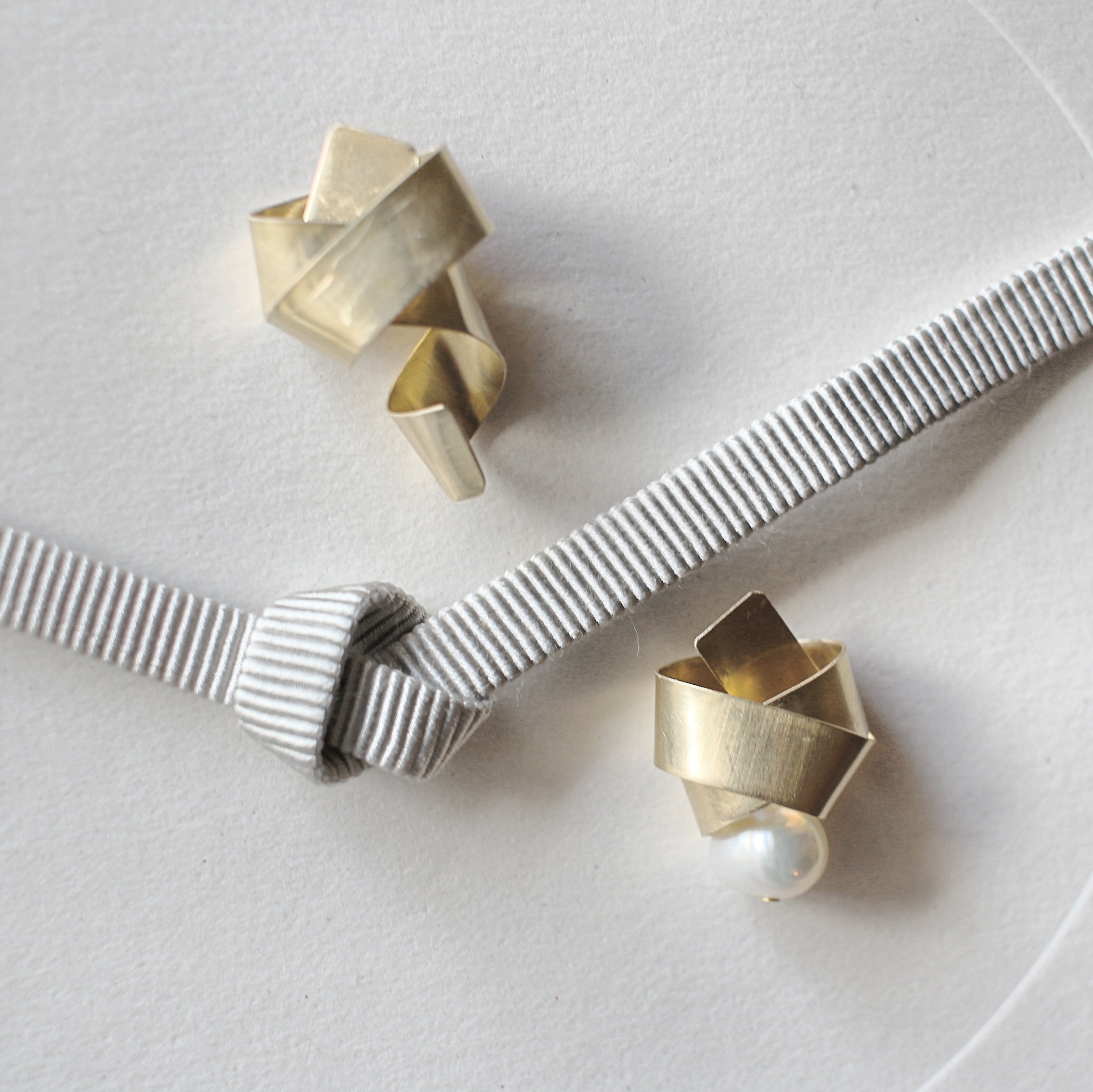 受注製作☆真鍮リボン『YUI+』イヤリング☆creema限定送料無料