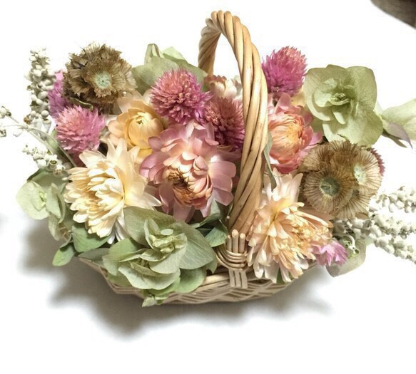 spring pastel basket arrangement 2枚目の画像