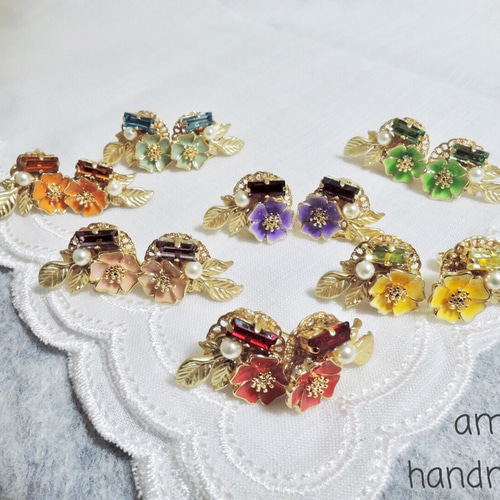 春に咲く赤い花のブーケピアスorイヤリング ピアス（その他） amY 通販 