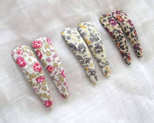 【187】リバティプリント　ハンドメイド　オーバルパッチンピン　ヘアピン　2個 リバティ》【187】ハンドメイド オーバルパッチンピン ヘアピン 2個