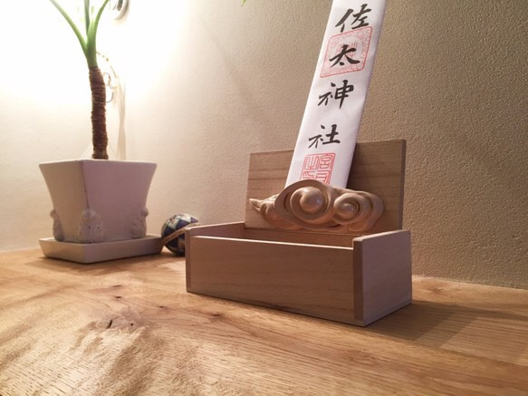 【モダン神棚（壁掛け）】かわいい雲型の漆塗モダン神棚｜神棚 2枚目の画像