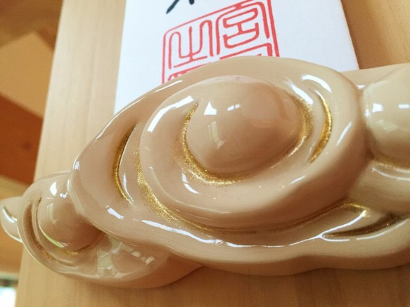 【モダン神棚（壁掛け）】かわいい雲型の漆塗モダン神棚｜神棚 3枚目の画像