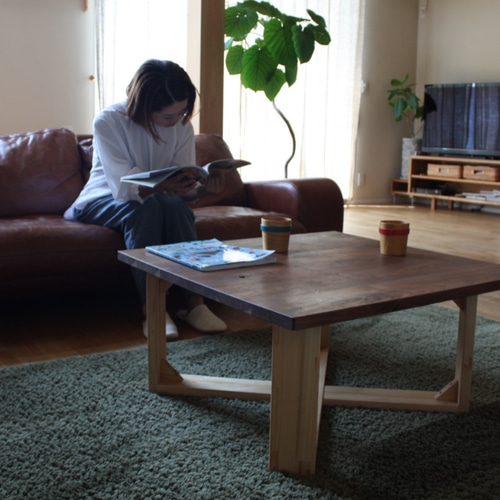 ウォルナット無垢材の天板 ローテーブル ローテーブル・リビング