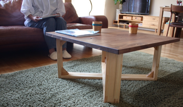 ウォルナット無垢材の天板　ローテーブル 2枚目の画像