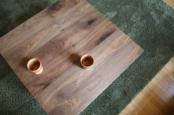 ウォルナット無垢材の天板　ローテーブル 5枚目の画像