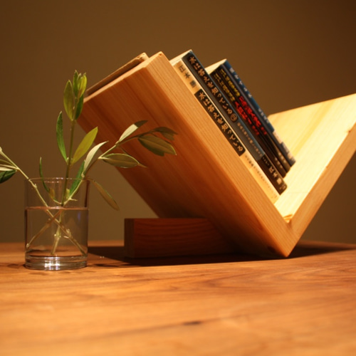 桧×オーク V字ブックスタンド ｜ マガジンラック ｜ 本棚 本棚・絵本棚
