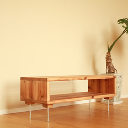 シンプルな杉のローテーブル / テレビ台 / サイドボード / サイドテーブル 1枚目の画像