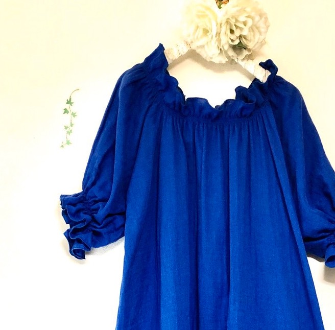 ゆったりラフな着心地❤️フリル シャーリングのロングワンピース❤️ふわふわダブルガーゼ ❤️ロイヤルブルー❤️お色変更可