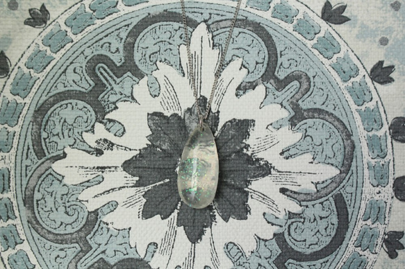 月白の雫石【ペンダント】 3枚目の画像