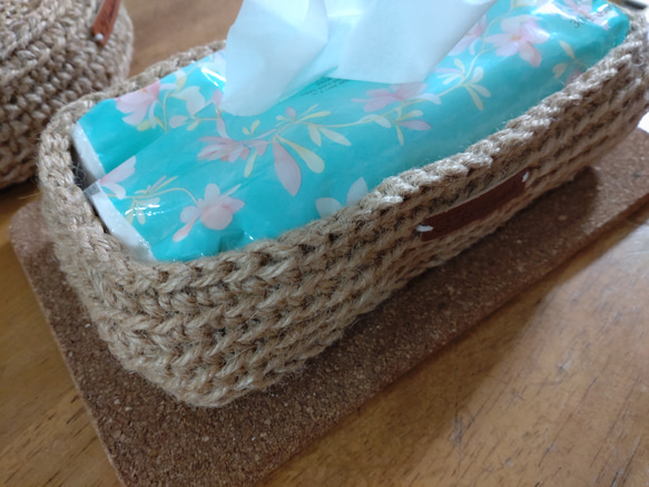 ポンと置くだけ☆シンプルなティッシュケース☆引っ張っても浮かない☆手編みティッシュケース☆麻糸で編んだティッシュケース 5枚目の画像