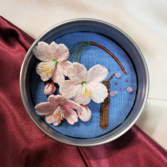 サクラ咲く」 立体刺繍で作った桜のインテリア雑貨 小さな天然石 サクラ咲く」 立体刺繍で作った桜のインテリア雑貨 小さな天然石