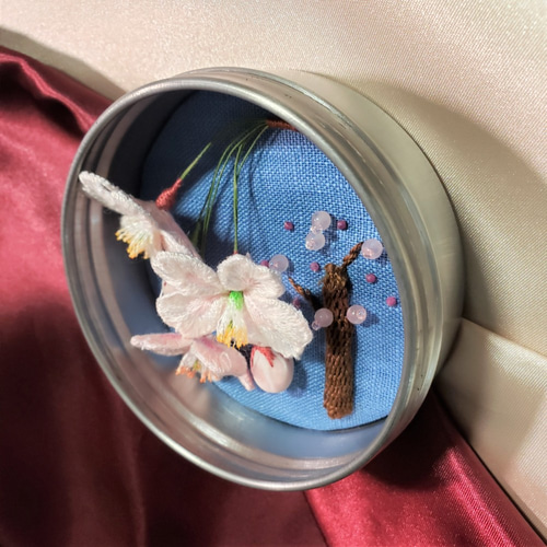 サクラ咲く」 立体刺繍で作った桜のインテリア雑貨 小さな天然石の桜の