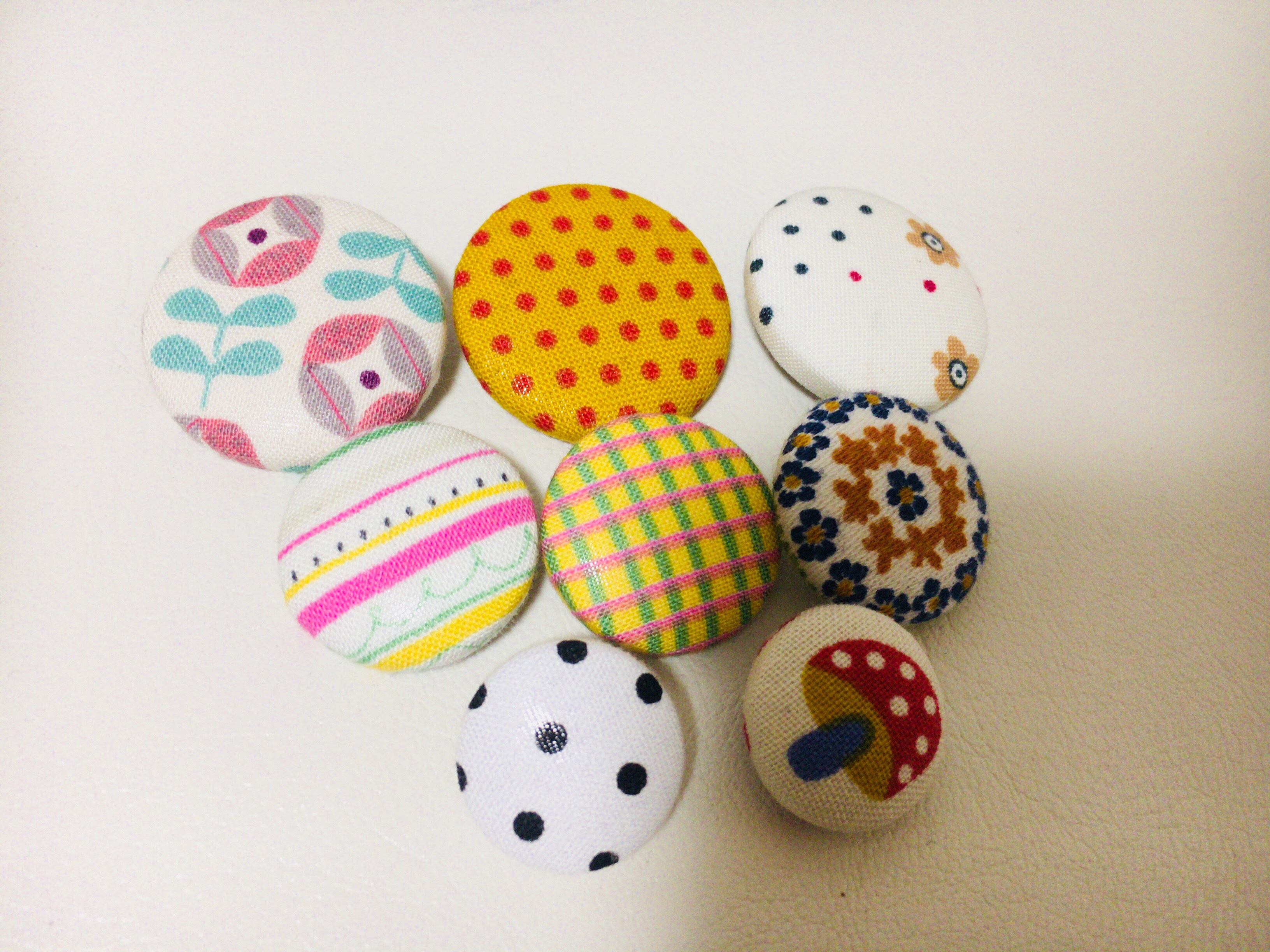 くるみボタンです。 BLAZE（手芸） 2個入り くるみボタン 20mm ボタン 刺繍 銀糸