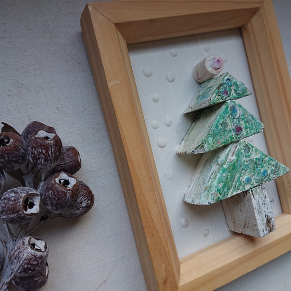 アート/インテリア◆木のカケラで描く絵◆「雪の降る日のクリスマスツリー」 3枚目の画像